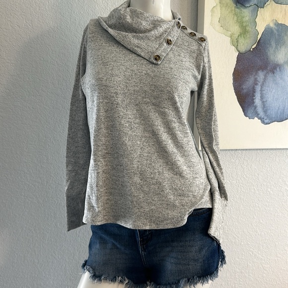 89th + Madison Gray Soft Light Weight Sweater - Picture 3 of 10